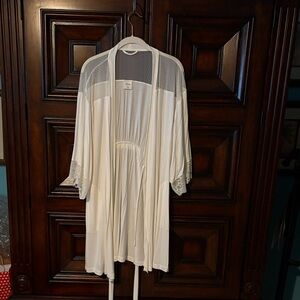 Soma Cream Lace-Trim Robe. Soma size S/M
